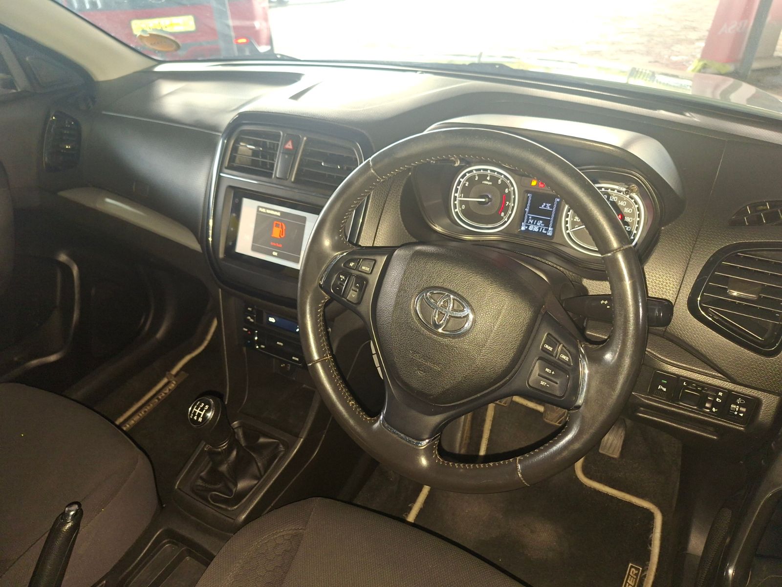 2022 Toyota Urban Cruiser 1.5xr – photo 7